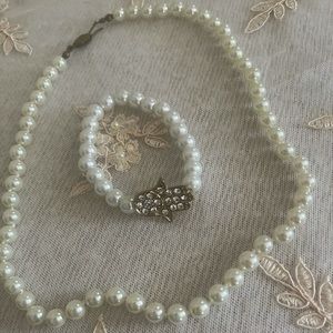 Vintage white Pearl set
